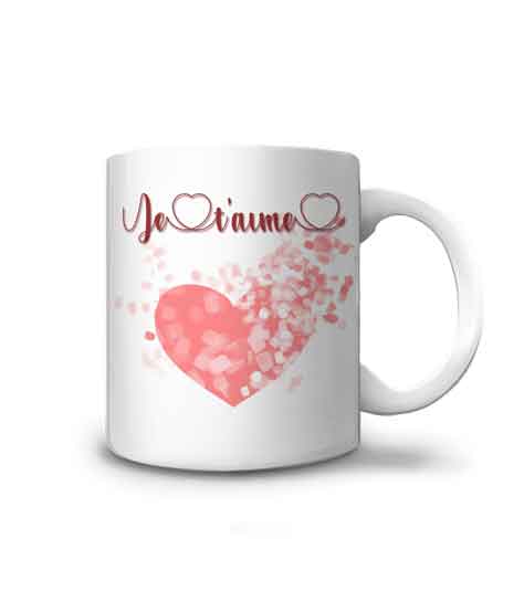 Mug composé d'un cœur rose avec des confettis