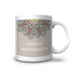 Offrez ce mug joyeux anniversaire et mandala coloré avec couleurs pastels