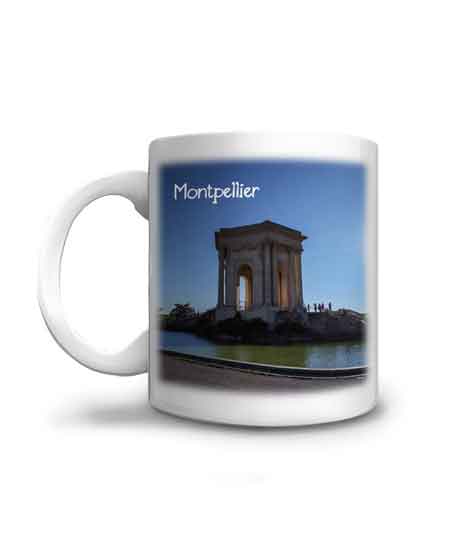 Mug illustré par une photo du château d'eau du Peyrou et son bassin situés à Montpellier