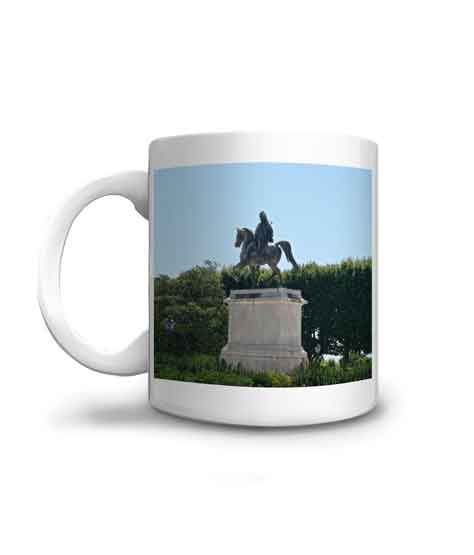 Offrez un mug illustré par une photo de la statue du Peyrou à Montpellier