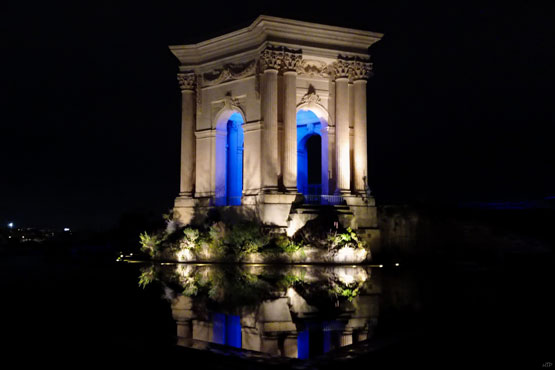 Photo de la ville de Montpellier le château d'eau du Peyrou, en version nocturne
