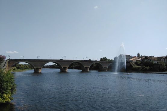photo, photographie de la Dordogne, fleuve traversant el département éponyme-Bergerac, fontaines