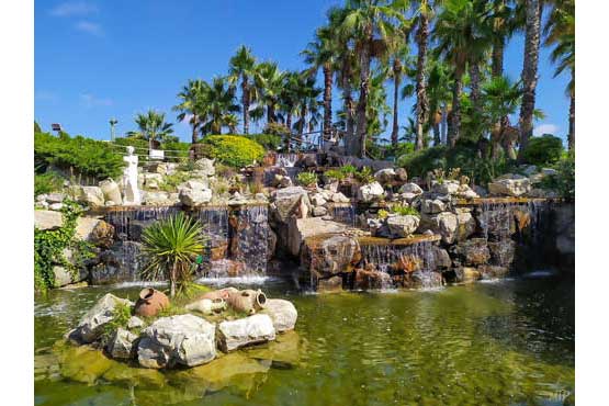 Photo de cascades alignées dans un jardin paysager à offrir ou à s'offrir, avec ou sans cadre