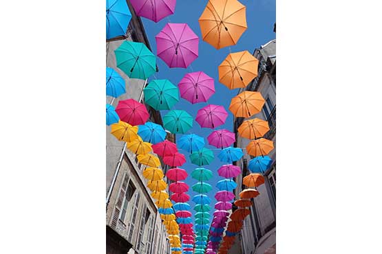 Photos, ville-aurillac-les parapluies colorés en gros plan