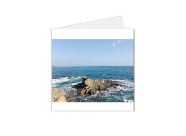 carte postale paysage rocher en pleine mer